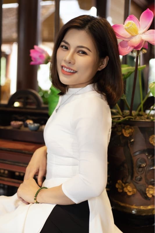 Ms Anna Hoàng Huyền